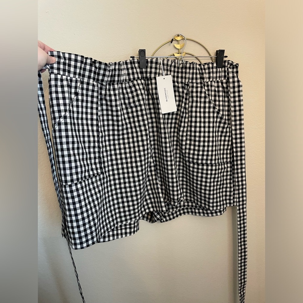 6x Bloomchic Gingham Shorts
